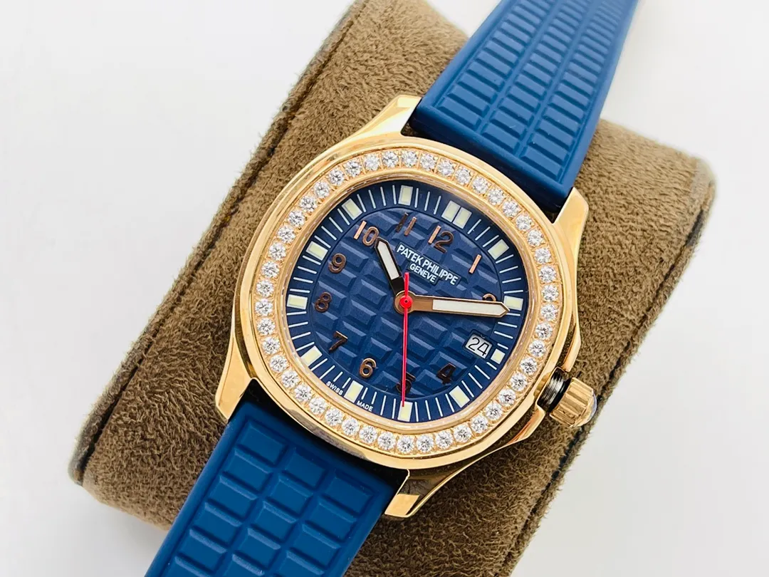 [PFF Factory2021 new masterpiece] The most powerful version of V2 is coming. The Patek Philippe AQUANAUT women's quartz series creates the best copy on the market, bringing the best experience on the entire network, heroic appearance, and luxurious collection! Welcome to the goddess tasting! 1⃣️【Case】 1.Watch size 35.6 mm X 9.5 mm! The rounded octagonal case is consistent with the original, maintaining the retro shape and exquisite workmanship. 2. The screw-in handle design and solid bottom cover structure are consistent with the original version. 3. The bezel is inlaid with 46 top-grade Swarovski crystals (1 carat) and the case is inlaid with 88 top-grade Swarovski crystals (1.91 carat) 2⃣️【Excellent details】 1. Made of natural composite rubber (Tropical) material consistent with the original, which is durable and wear-resistant, and can resist seawater erosion and ultraviolet radiation. 2. A perfect clone of Aquanaut’s classic folding clasp, even the very small corners are chamfered to ensure the original comfort. PFF Factory2021 ingenious masterpiece welcomes your tasting!